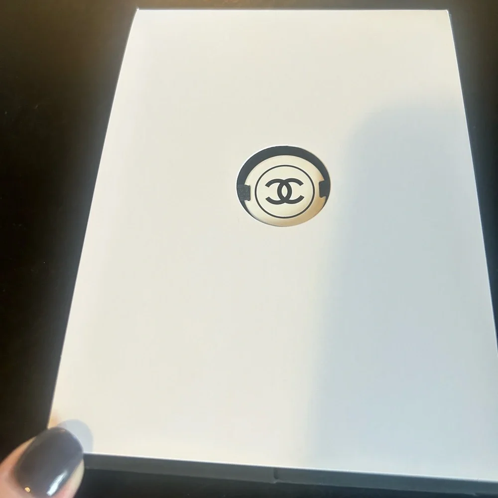 New! CHANEL Sticky Note Set - Picture 7 of 9